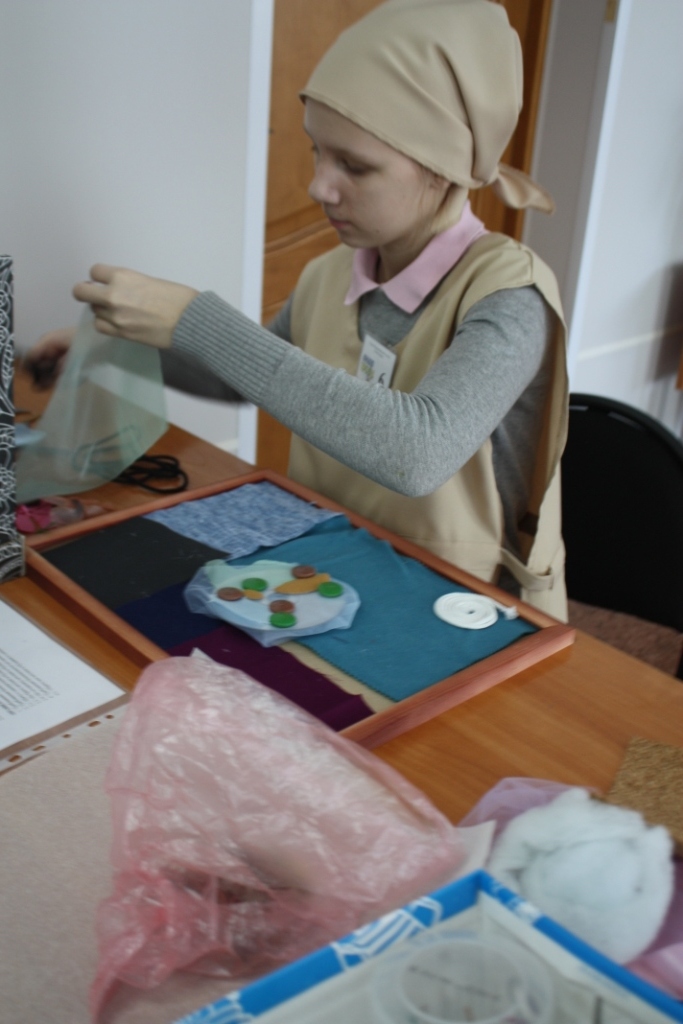 участники выполняли панно в технике коллаж