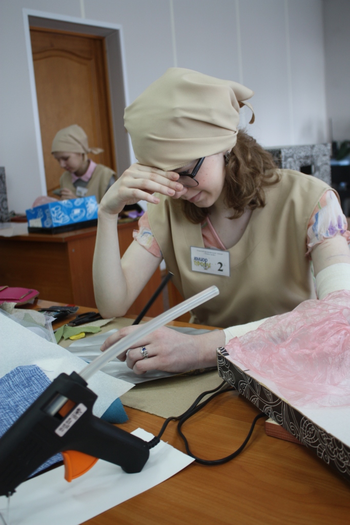 участники выполняли панно в технике коллаж